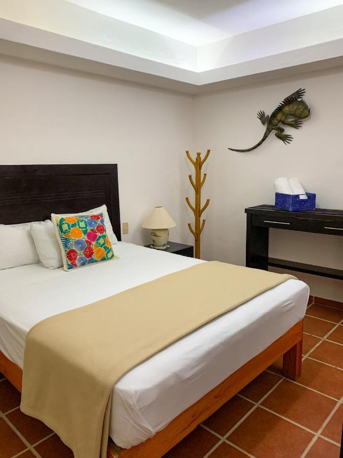 La Iguana Vallarta Lgbt Adults Only - Romantic Zone - Party Clubbing Street Puerto Vallarta Exterior foto